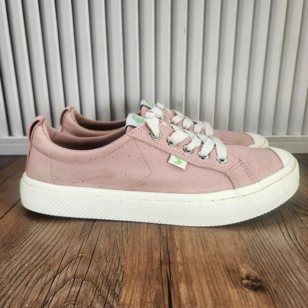 Cariuma OCA Low Rose Womens Sz 8.5 Pink Distressed Canvas Skater Sneakers Shoes